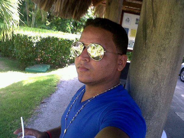 Date this good-looking Dominican Republic man Bombon16 from Santo Domingo DO12566