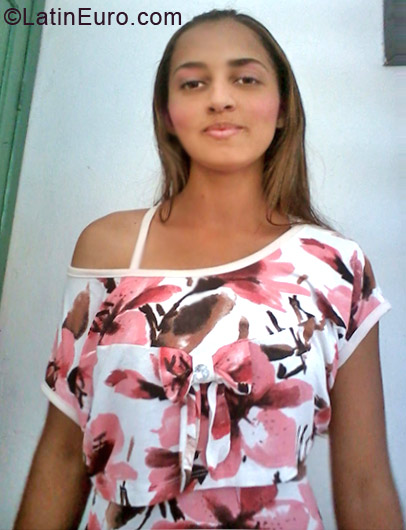 Date this hard body Brazil girl Nurriel from Salvador BR7140