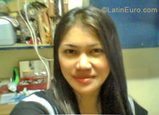 Date this foxy Philippines girl Rose from Manila PH516
