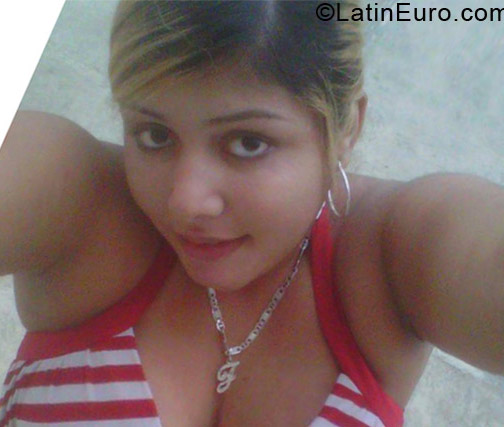 Date this pretty Dominican Republic girl Leidy from Santiago DO12736