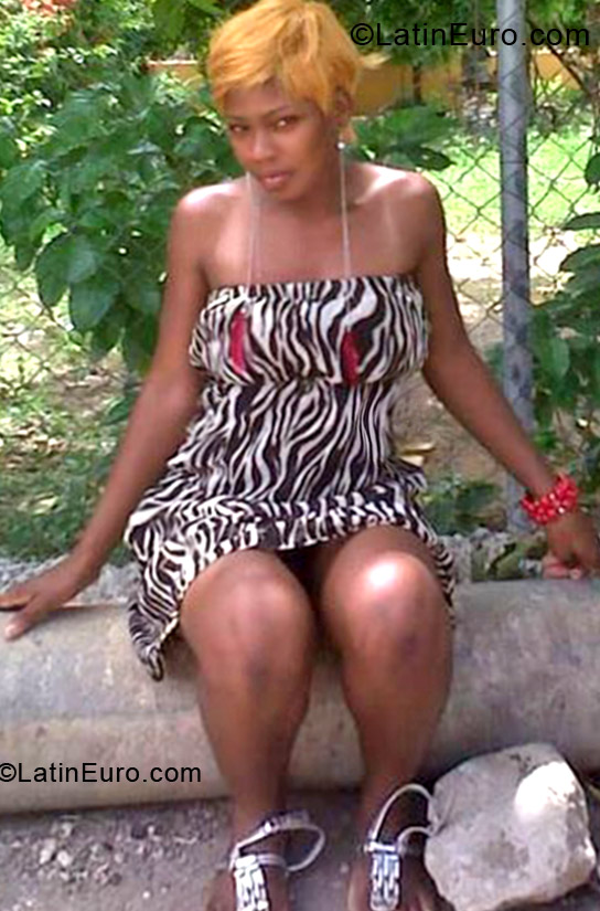 Date this fun Jamaica girl Kristina from Kingston JM804