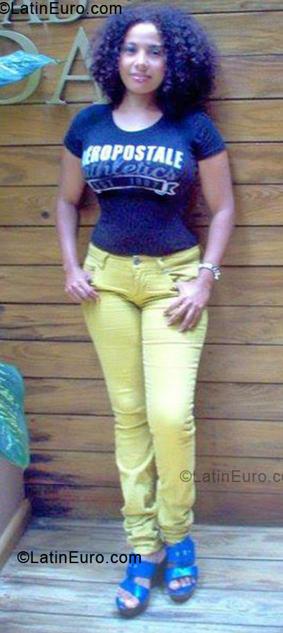 Date this stunning Dominican Republic girl Leonor from Santo Domingo DO12863