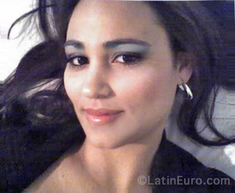 Date this voluptuous Brazil girl Nicole from Sao Paulo BR7229