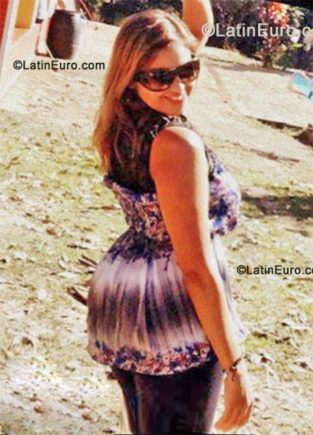 Date this happy Brazil girl Marlete from Brasilia BR7237