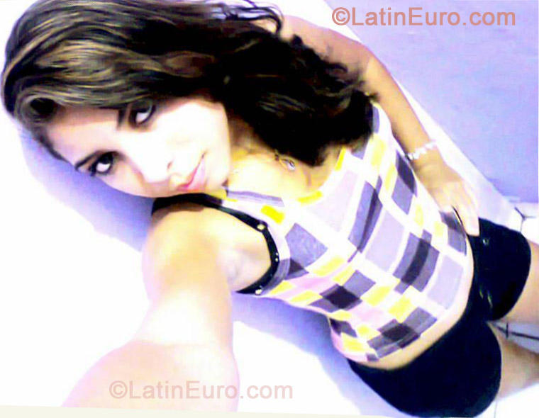 Date this athletic Brazil girl Yara from Belem BR7276