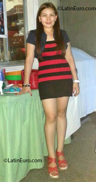 Date this nice looking Philippines girl Mary from Lucena PH528