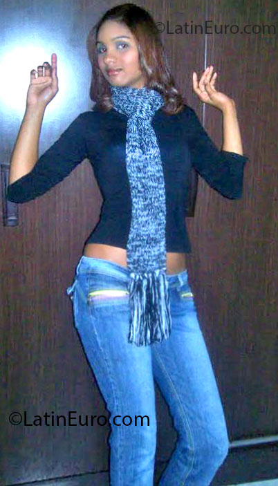 Date this happy Brazil girl Kallyany from Brasilia BR7387