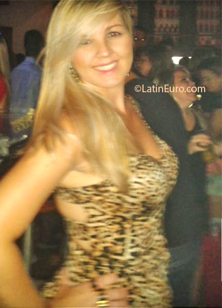 Date this stunning Brazil girl Pamella from Feira De Santana BR7407