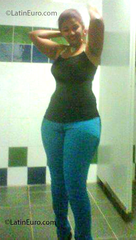 Date this voluptuous Dominican Republic girl Amarilis from Santiago DO14294