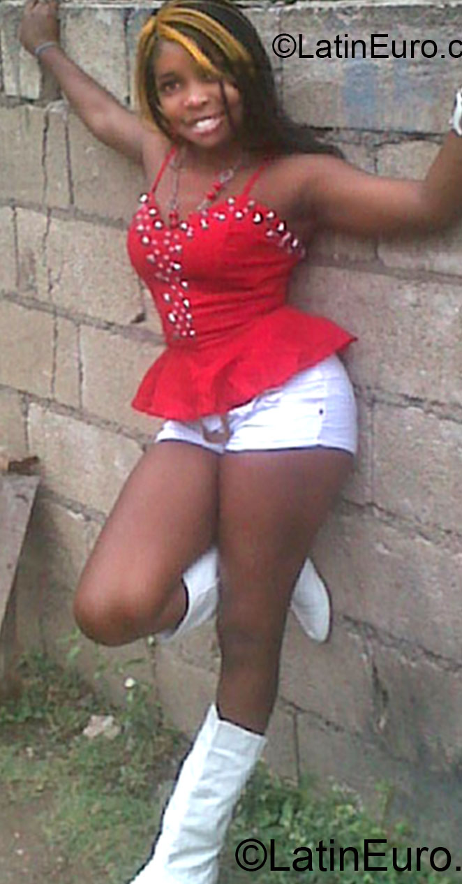Date this funny Jamaica girl Kishana from Spanish Town JM1042