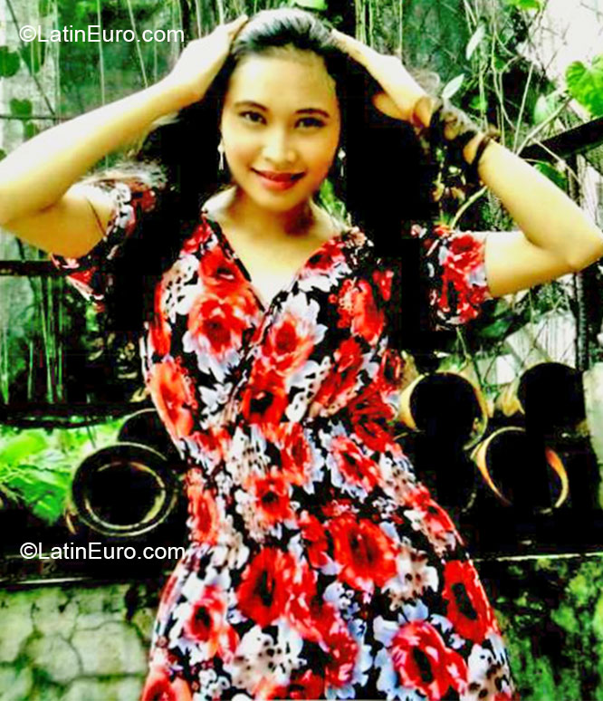 Date this georgeous Philippines girl Lyn from Las Pinas City PH551