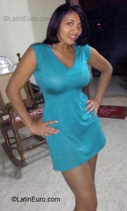 Date this exotic Dominican Republic girl Yuli from Santo Domingo DO15078