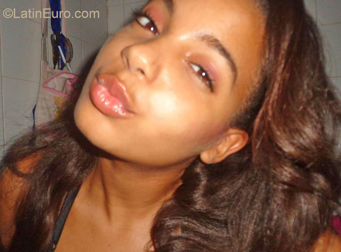 Date this lovely Brazil girl Luane from Recife BR7563