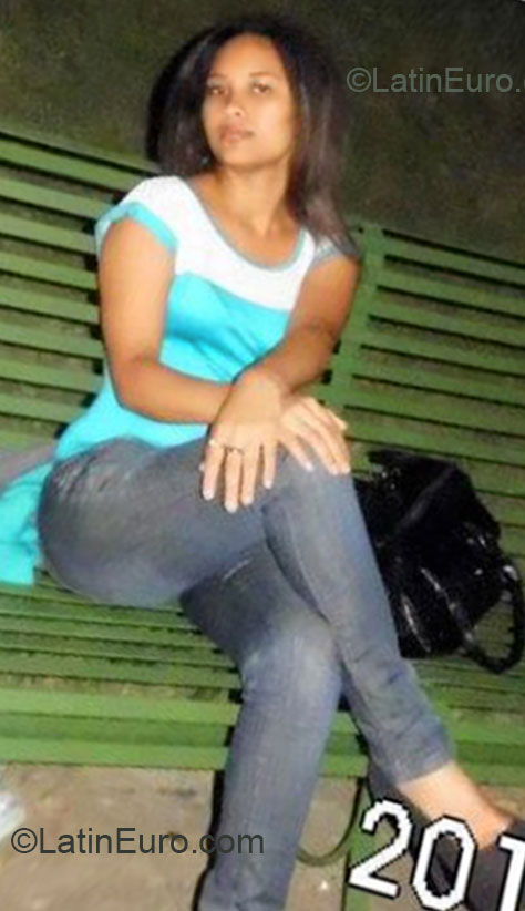 Date this georgeous Dominican Republic girl Linda from Santiago DO14944