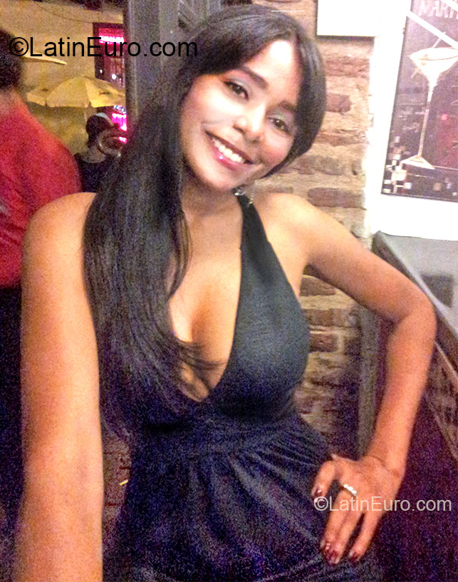 Date this foxy Dominican Republic girl Lin from Santo Domingo DO15069