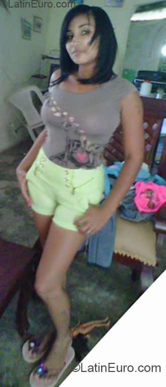 Date this tall Dominican Republic girl Gleni from Monte Cristi DO15202