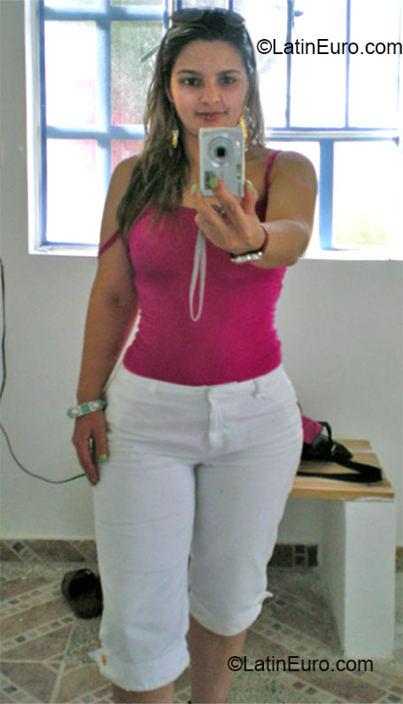 Date this good-looking Colombia girl Paola from Bogota CO12703