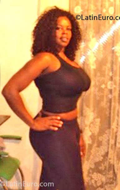 Date this voluptuous Brazil girl Alessandra from Sao Paulo BR7877