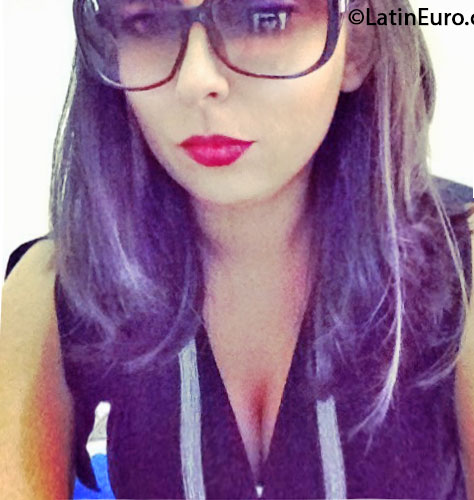 Date this happy Brazil girl Sheila from Curitiba DO16354