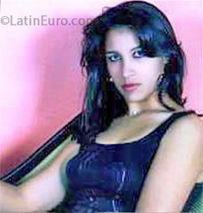 Date this good-looking Brazil girl Silvana from Curitiba BR7922