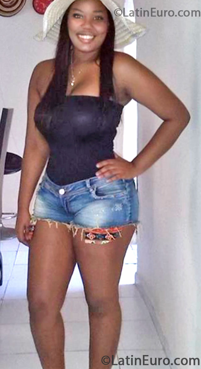 Date this charming Colombia girl Shaskya from Barranquilla CO13428
