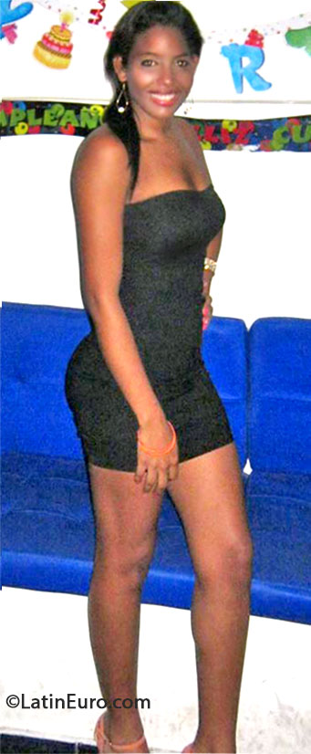 Date this hard body Colombia girl Lilia from Cartagena CO13701