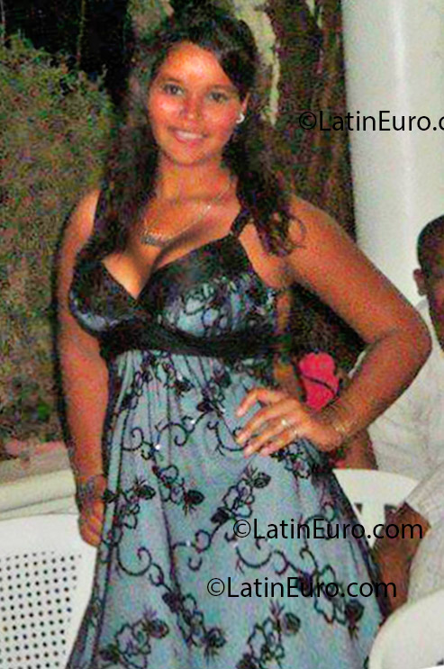 Date this good-looking Dominican Republic girl Wendy from Santiago DO17077