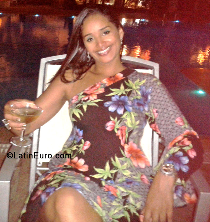 Date this georgeous Brazil girl Flavia from Rio De Janeiro BR8129