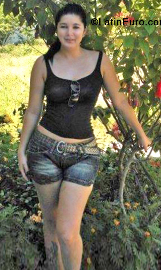 Date this attractive Brazil girl Dineuza from Belo Horizonte BR8150