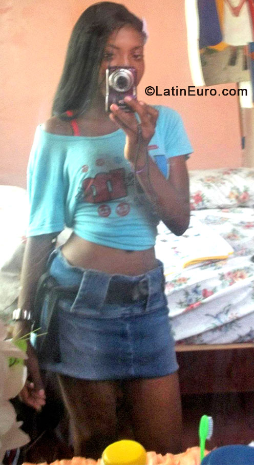 Date this passionate Jamaica girl Keresa from Kingston JM1357