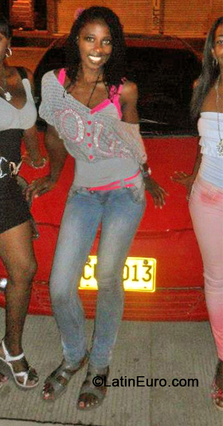 Date this nice looking Colombia girl Xiomara from Cali CO14567