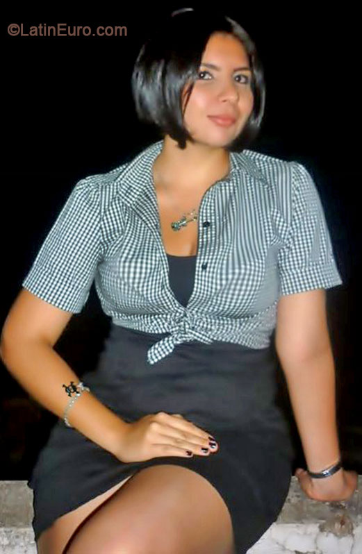 Date this delightful Brazil girl Anna from Maringa BR8368