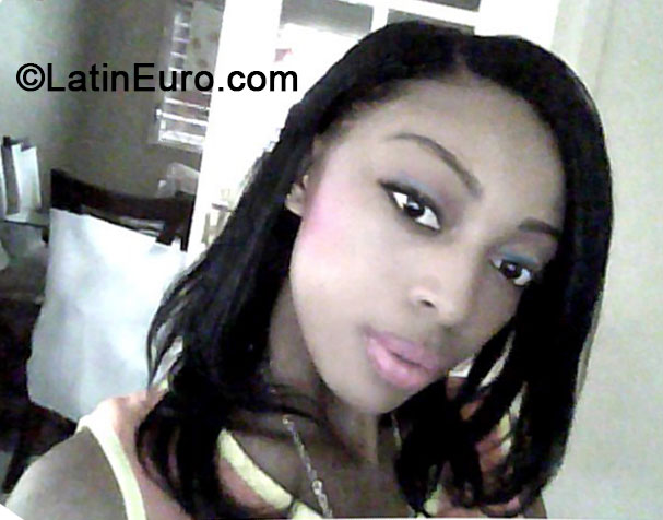 Date this funny Jamaica girl Paris from Kingston JM1461