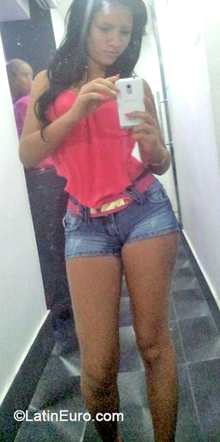 Date this nice looking Dominican Republic girl Jatna from Santo Domingo DO18180