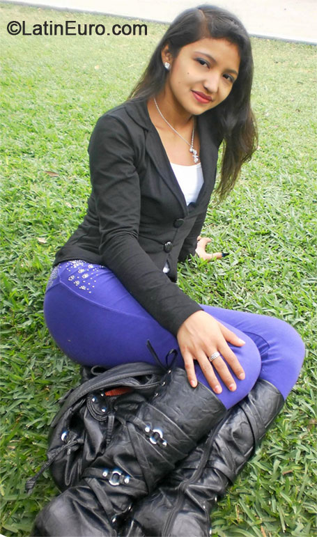 Date this attractive Peru girl Rudi from Lima PE880