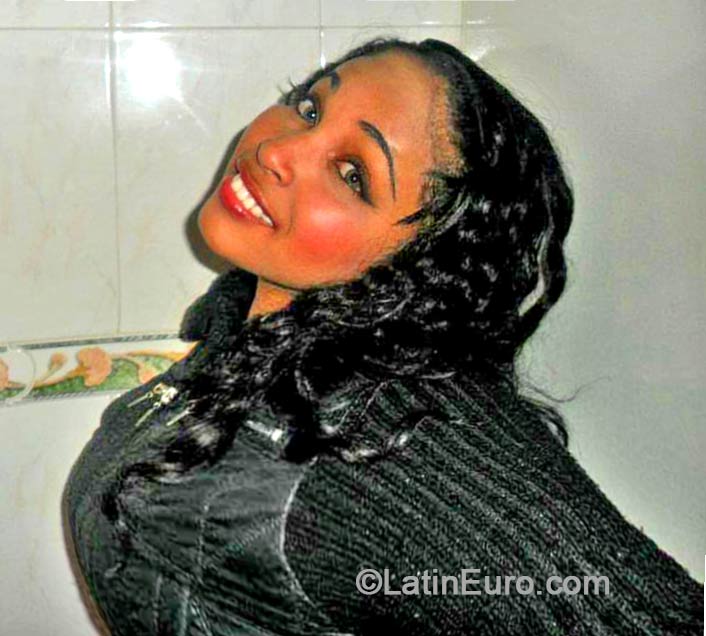 Date this gorgeous Colombia girl Branis from Bogota CO14828