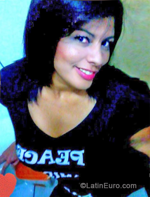 Date this good-looking Brazil girl Faby from Goiania BR8763