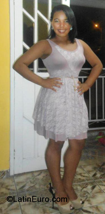 Date this attractive Brazil girl Taise from Jacobina BR8769