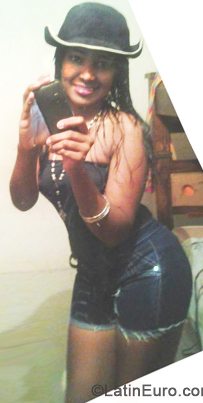 Date this pretty Colombia girl Johana from Cartagena De Indias CO15232