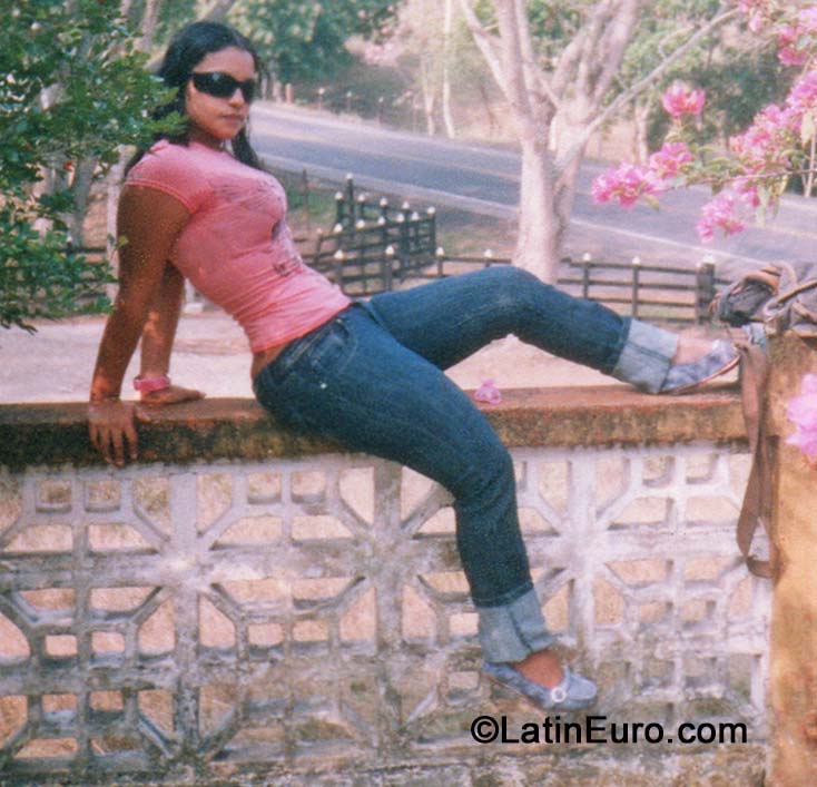 Date this charming Colombia girl Sakey from  CO15561