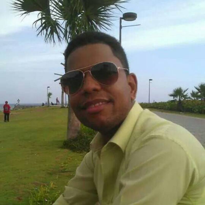 Date this tall Dominican Republic man Juan moises from Santo Domingo DO19768