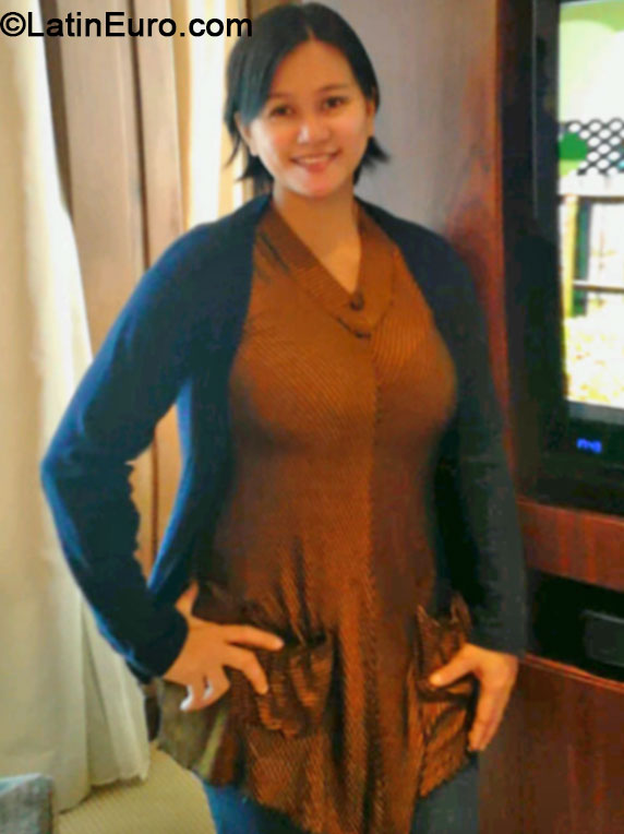 Date this georgeous Philippines girl Jenny from Manila PH676
