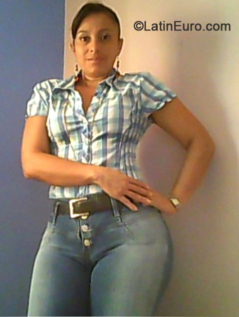 Date this georgeous Colombia girl Claudia from Bucaramanga CO16015