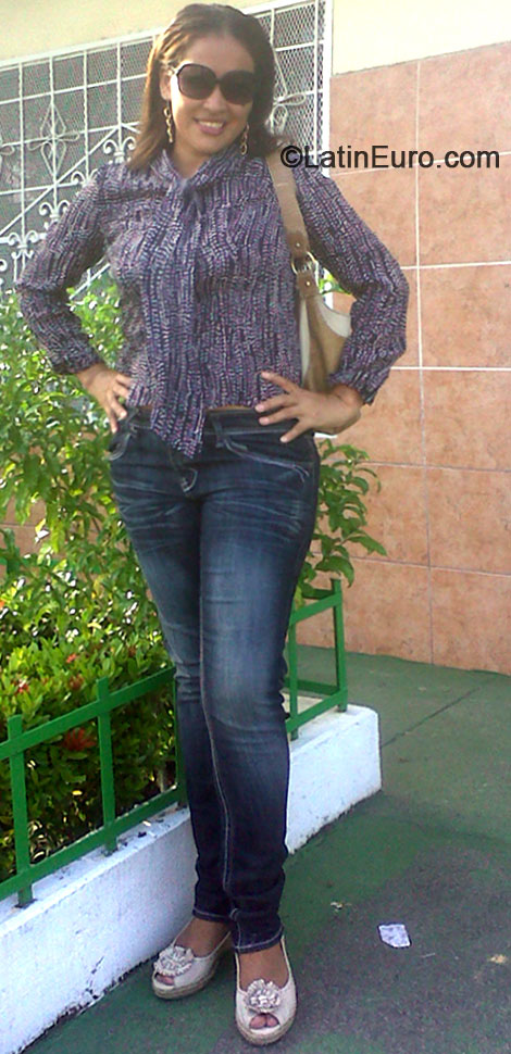 Date this happy Honduras girl Reyna from La Ceiba HN1199