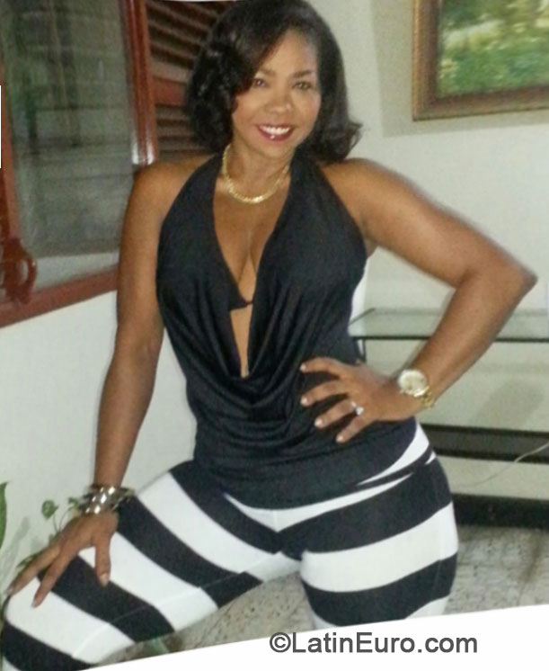 Date this pretty Colombia girl Reyes from Cartagena CO16129