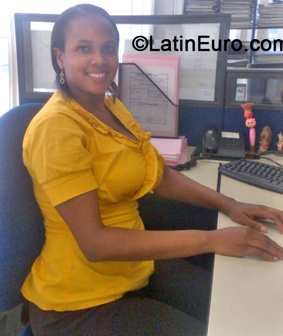 Date this hard body Colombia girl MAGNOLIA from Buenaventura CO16151