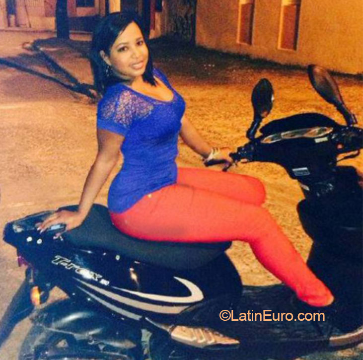 Date this hard body Dominican Republic girl Yanara from Higuey DO32738