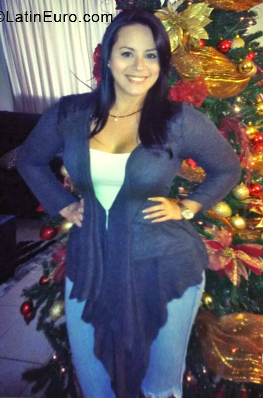 Date this attractive Venezuela girl Nixa from Valencia VE334