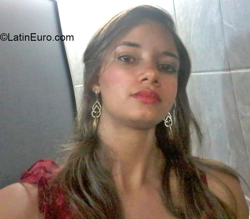 Date this lovely Brazil girl Tarcia from Natal BR9140