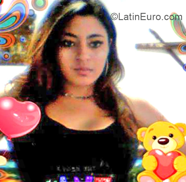 Date this foxy Colombia girl July from Cali CO16750